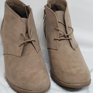 Women's Size 11 Wide Taupe wedges